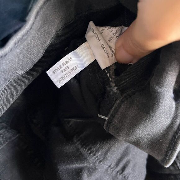 MADEWELL "9" MID-RISE SKINNY" Distressed Jeans w/Raw Hem In "SLATER" Size 31 - Picture 10 of 10